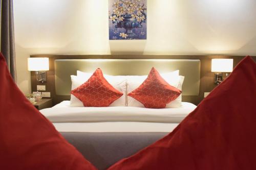 Luxe Suite at BCCT BGC's Prime Studio Gym Infinity Pool with breathtaking skyline view — 4-Star Luxury Hotel in Manila, Philippines