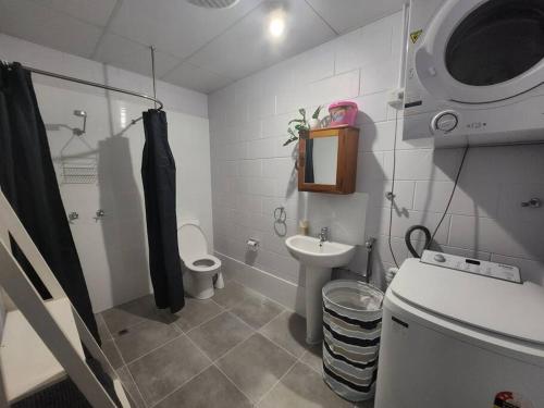 Central Comfy Holiday Unit — Cooktown — photo 3