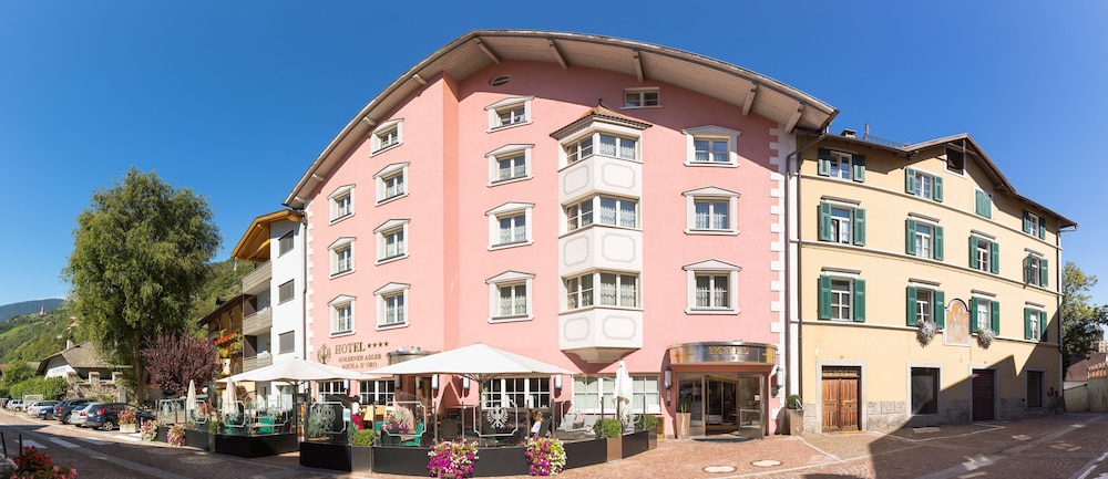 Cityhotel Goldener Adler B&B — 4-Star Luxury Hotel in Chiusa, Italy