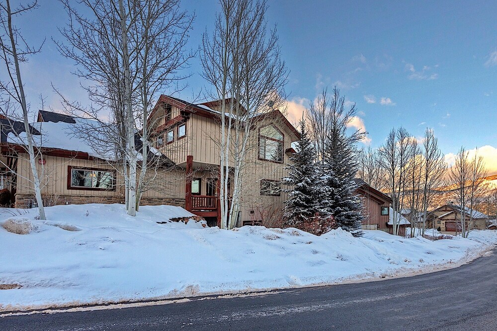 Snowbound Ski Retreat at Cedar Ridge by Casago in Bridgeport, United States