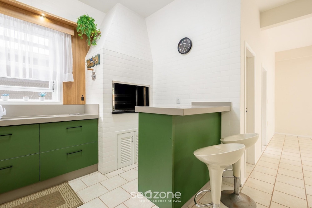 5 Bedroom House 200 m From the Beach Cmm0043