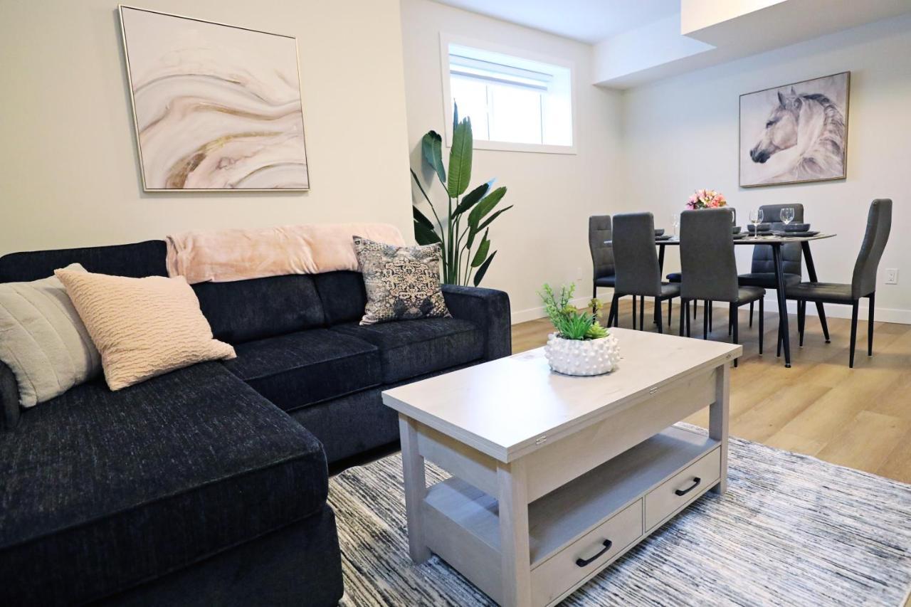 Downtown Suite King Beds Long Stays Disney — 4-Star Luxury Hotel in Edmonton, Canada