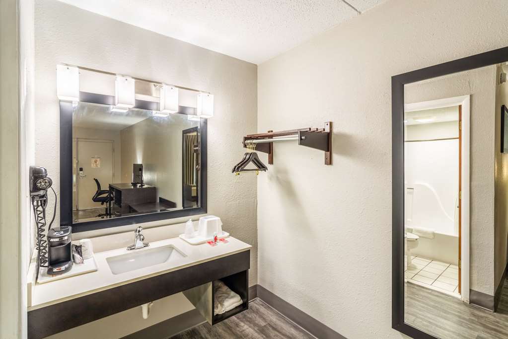 Econo Lodge Crestview South - photo 19