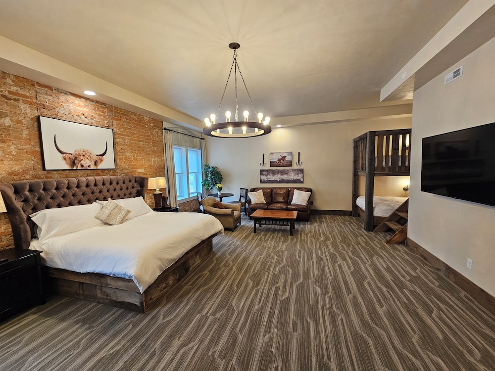 Eaglescape Suites and Event Center - photo 12