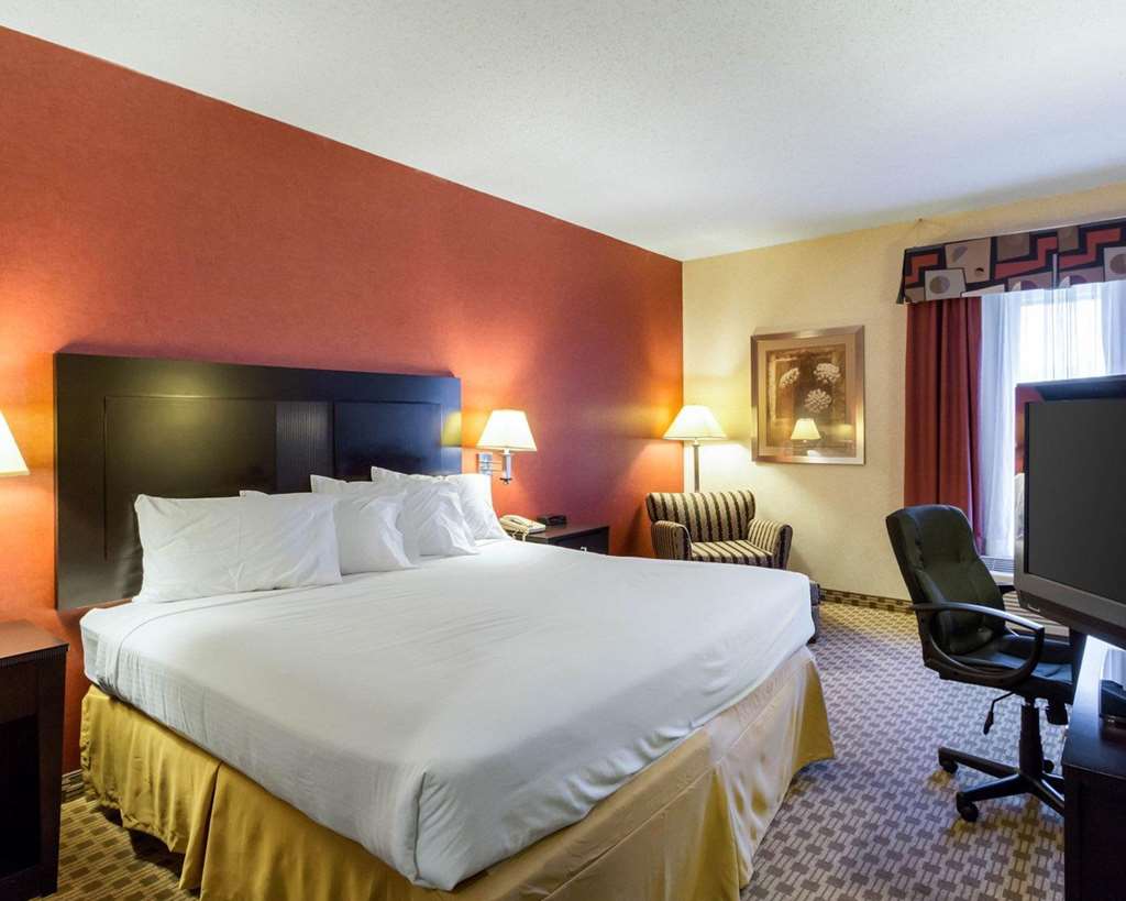 Quality Inn & Suites Oakwood Village Cleveland South - photo 10