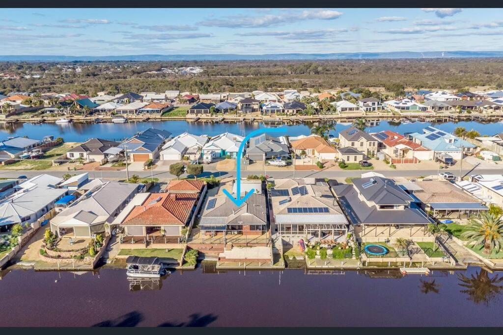 Southern River Canal Retreat in South Yunderup, Australia