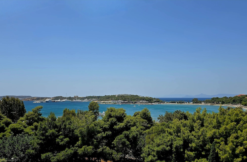Luxury penthouse with stunning riviera view by GHH — 4-Star Luxury Hotel in Vouliagmeni, Greece