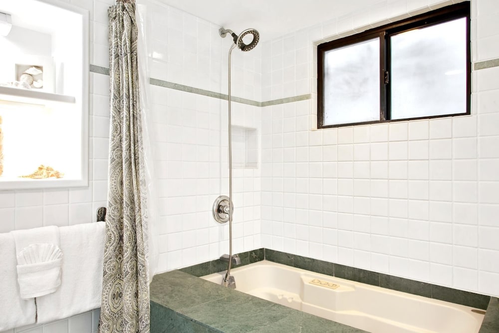 K B M Resorts POL 109 Expansive 2Bd ocean front resort easy access steps to beach - photo 21