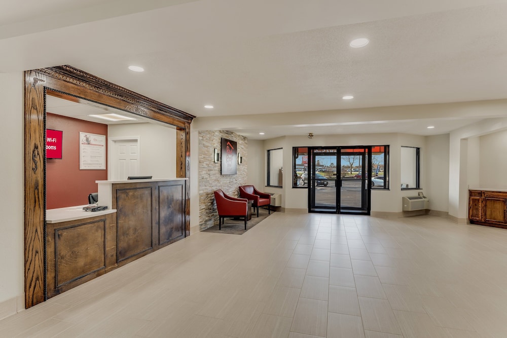 Red Roof Inn & Suites Newport Middletown RI - photo 2