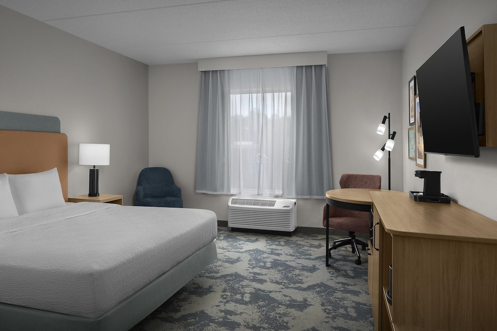 Hampton Inn & Suites Huntersville - photo 13