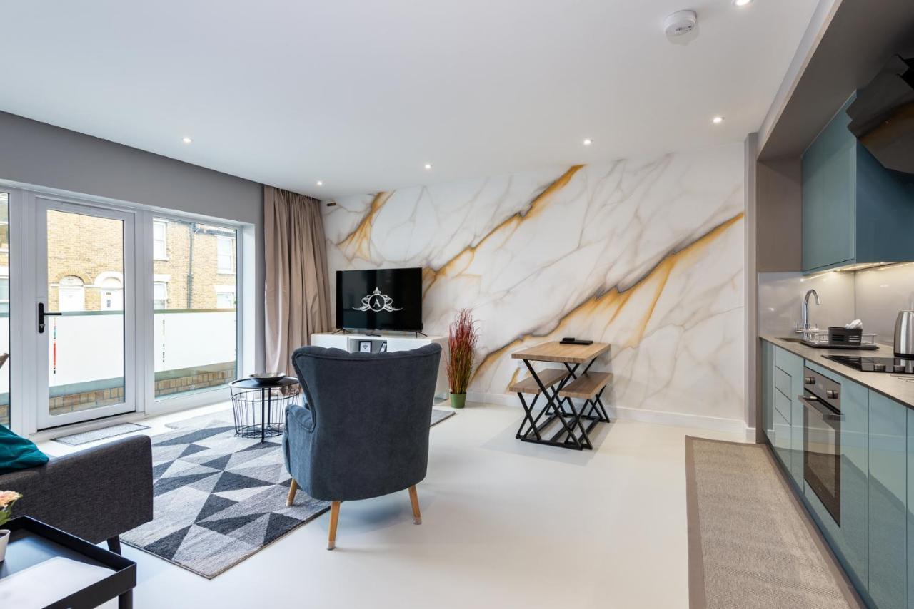 Working in Isle of Grain This Spring Stay Here Apartment 2 — 4-Star Luxury Hotel in Gillingham, United Kingdom