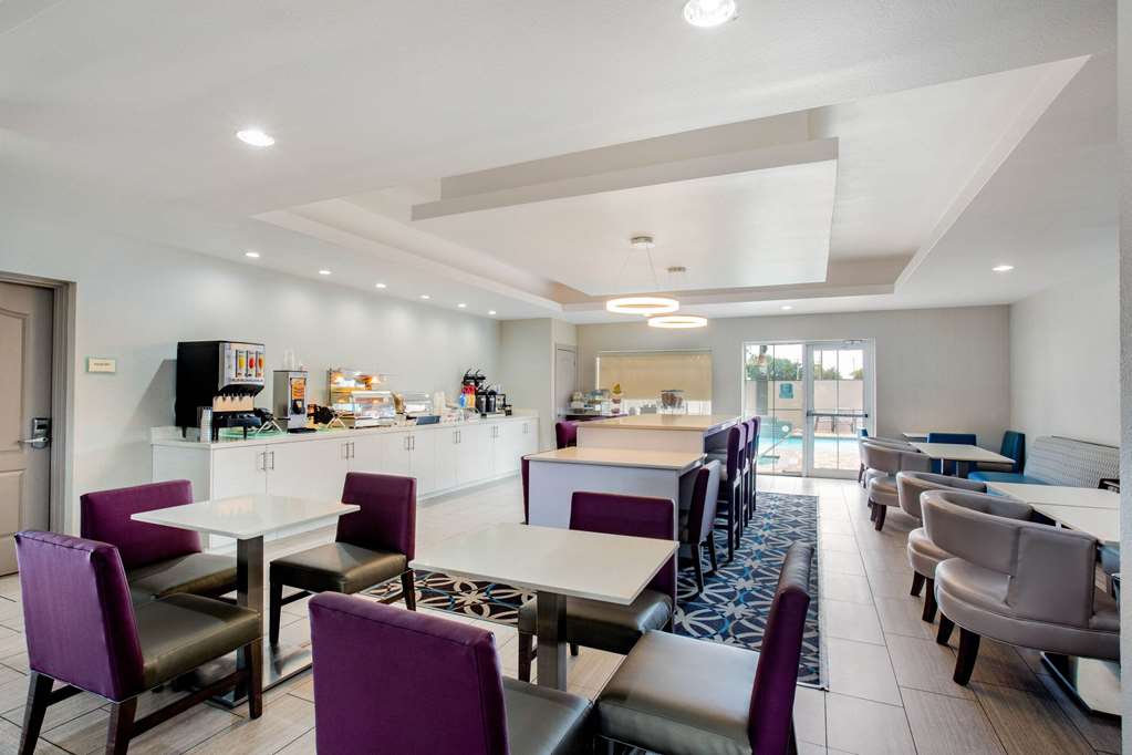 La Quinta Inn & Suites by Wyndham Mission at West McAllen - photo 34