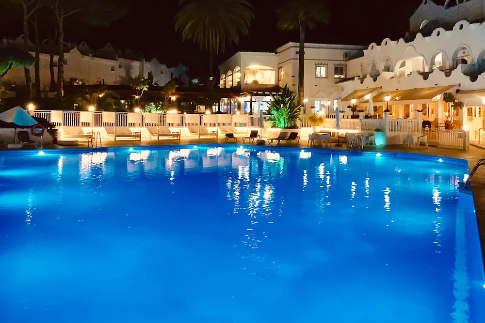 Marbella Resort 7 Pool Whirlpool Sauna — Marbella