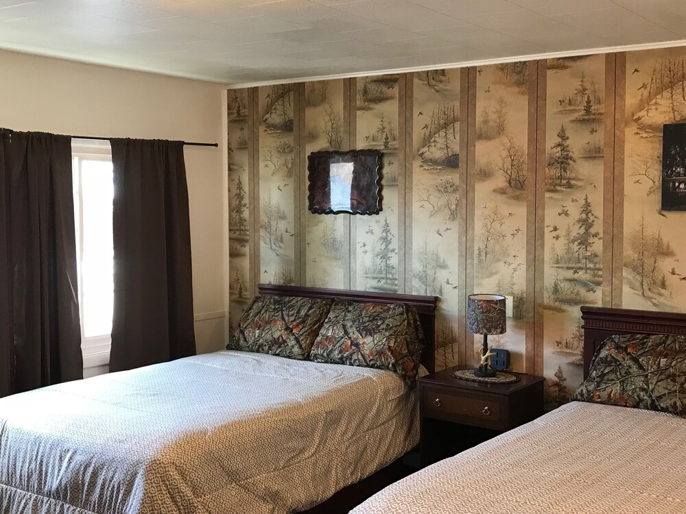 Admiral's Ocean Inn - photo 13