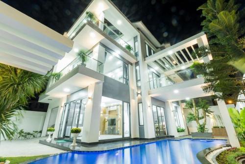 Villa 50M To Beach Room Karaoke Free — 5-Star Luxury Hotel in Vung Tau, Vietnam