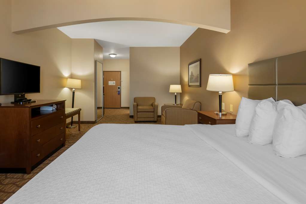 Best Western Plus Butterfield Inn - photo 15