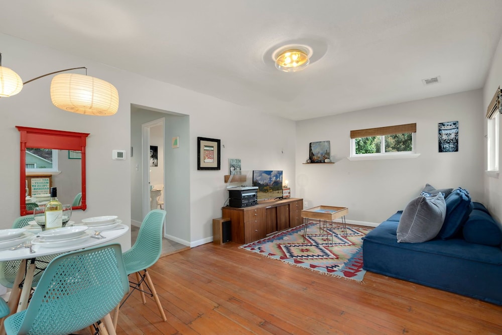 Old Town Retreat w Vintage Flair Near Csu Bikes in Fort Collins, United States