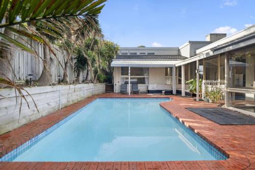 5 Bed Haven with Pool Minutes From Beaches & Parks — 4-Star Luxury Hotel in Beaumaris, Australia