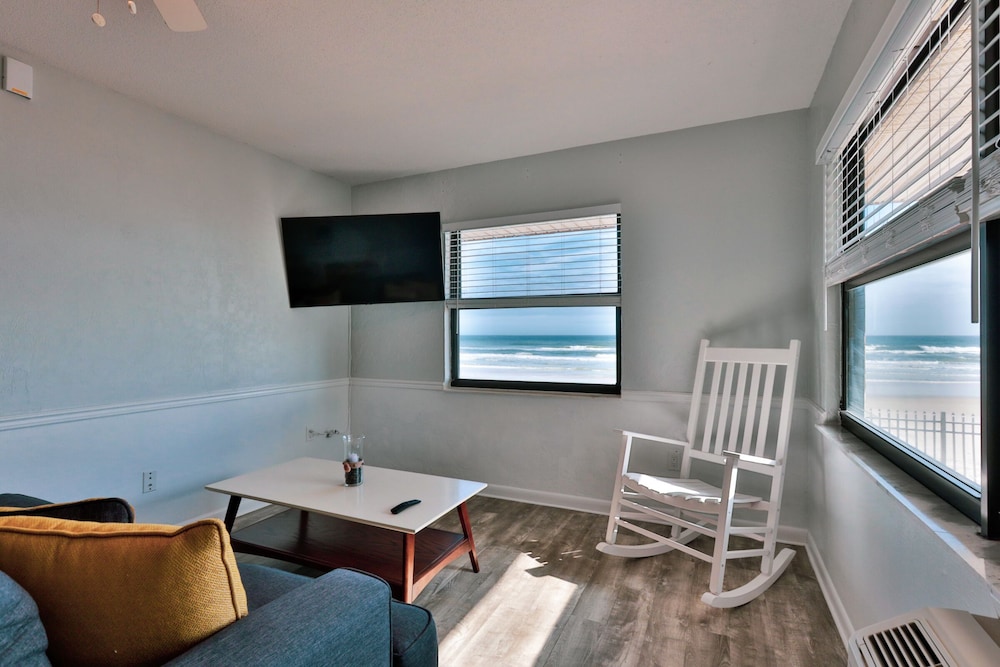 Coastal Waters Inn - photo 92