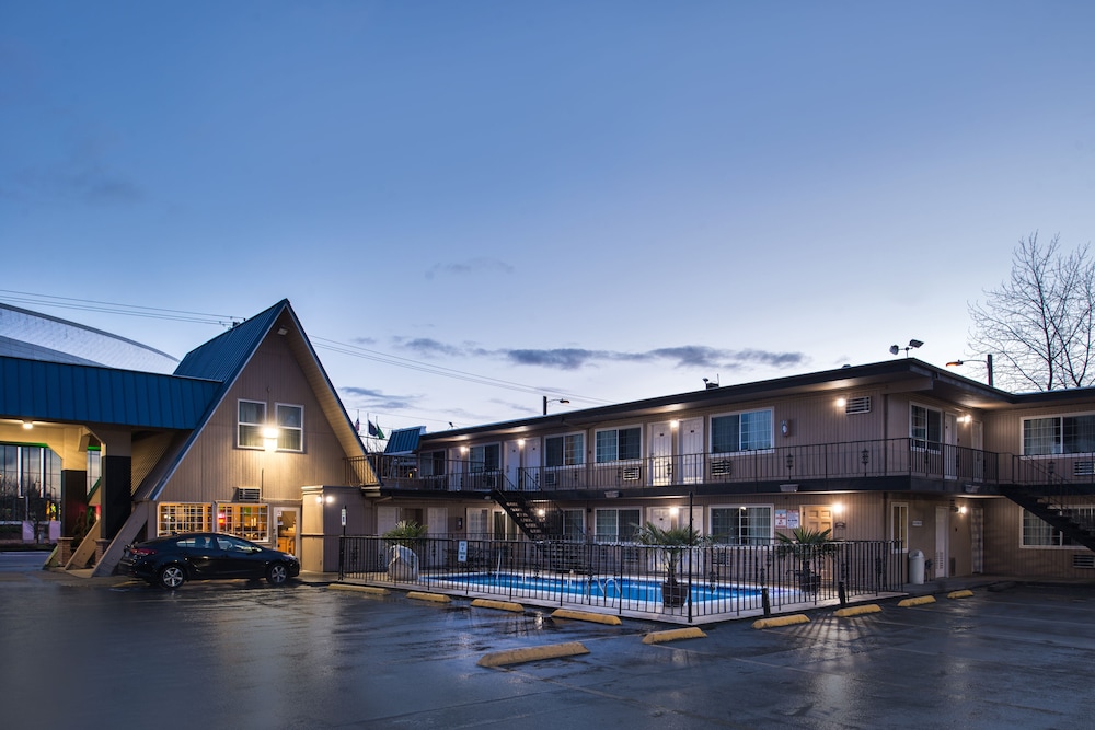 University Inn & Suites - photo 35