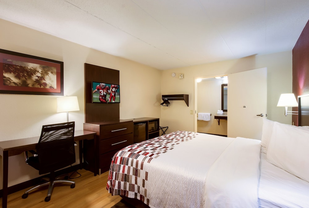 Red Roof Inn Grand Rapids Airport - photo 20