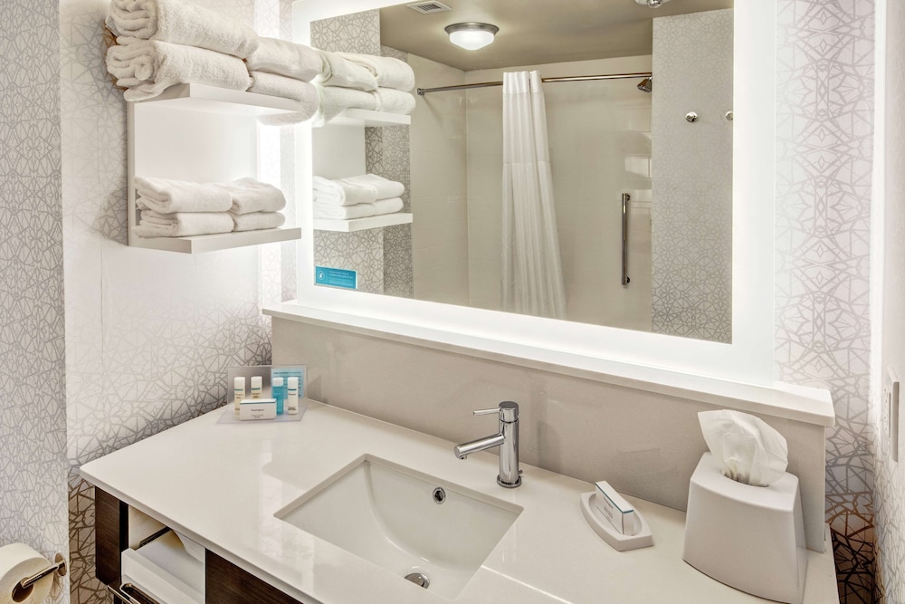 Hampton Inn Fresno Airport - photo 19
