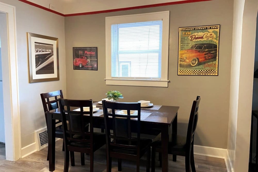 Automaniac Spot in the Heart of Pontiac 3 Beds 2 Baths - photo 8