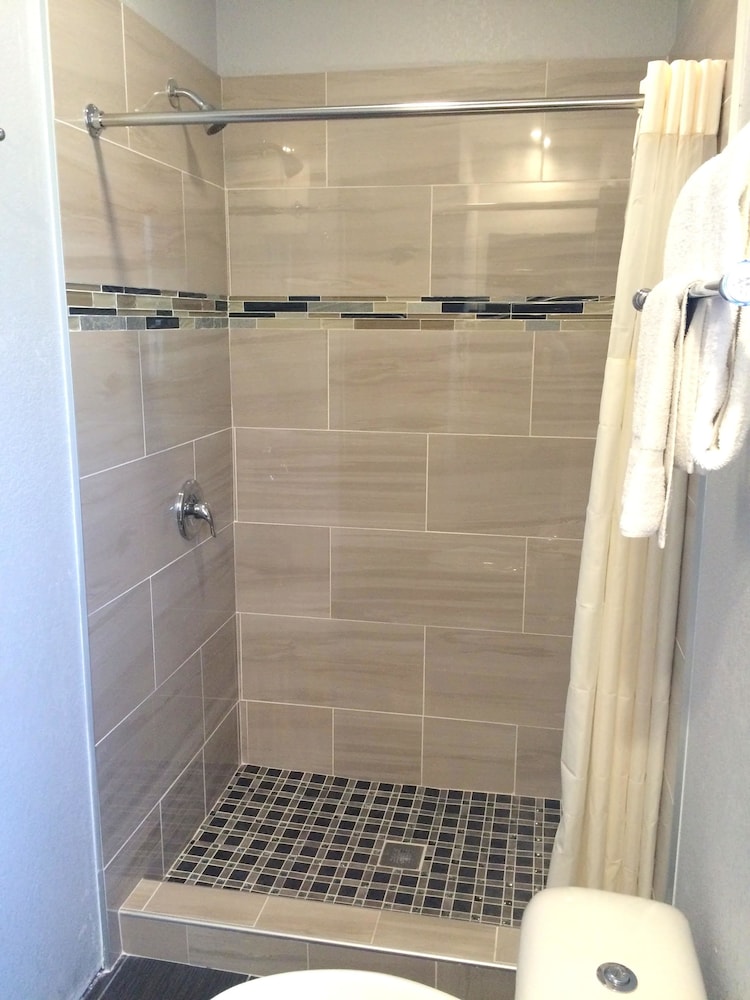 FairBridge Inn & Suites Merced Gateway to Yosemite - photo 22