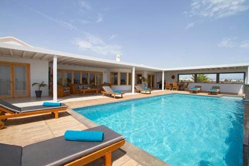 Villa Luna Mar Magnificent Sea Views Private Pool Hot Tub — 4-Star Luxury Hotel in Tias, Spain