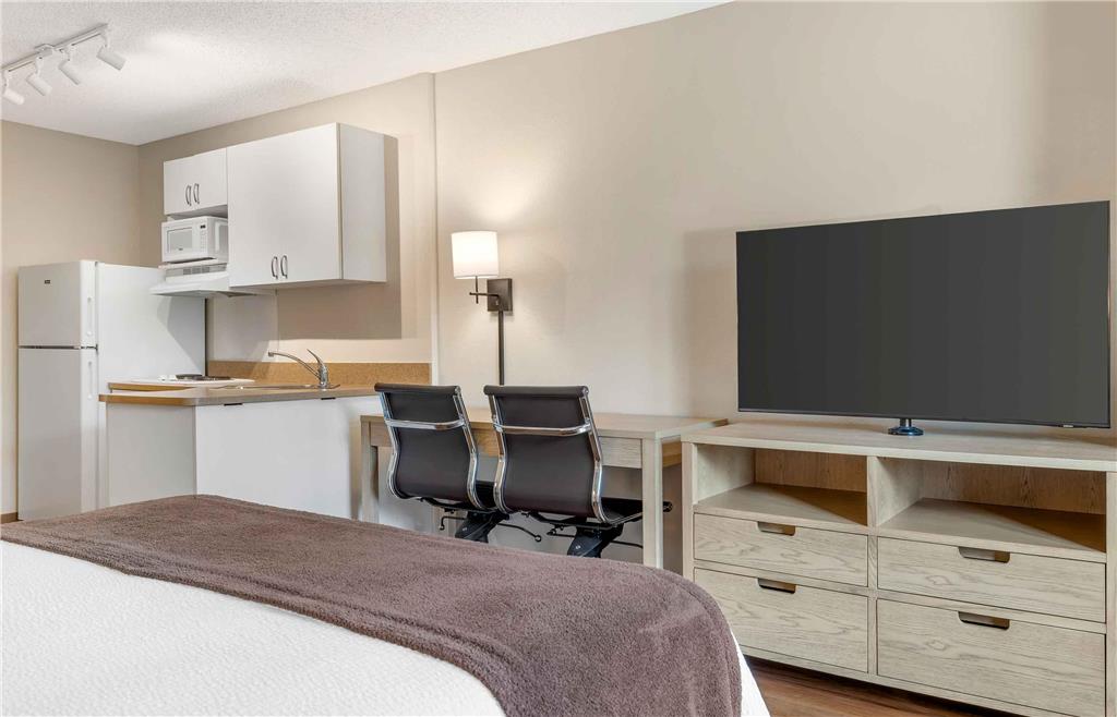 Extended Stay America Suites Carlsbad Village by the Sea - photo 9