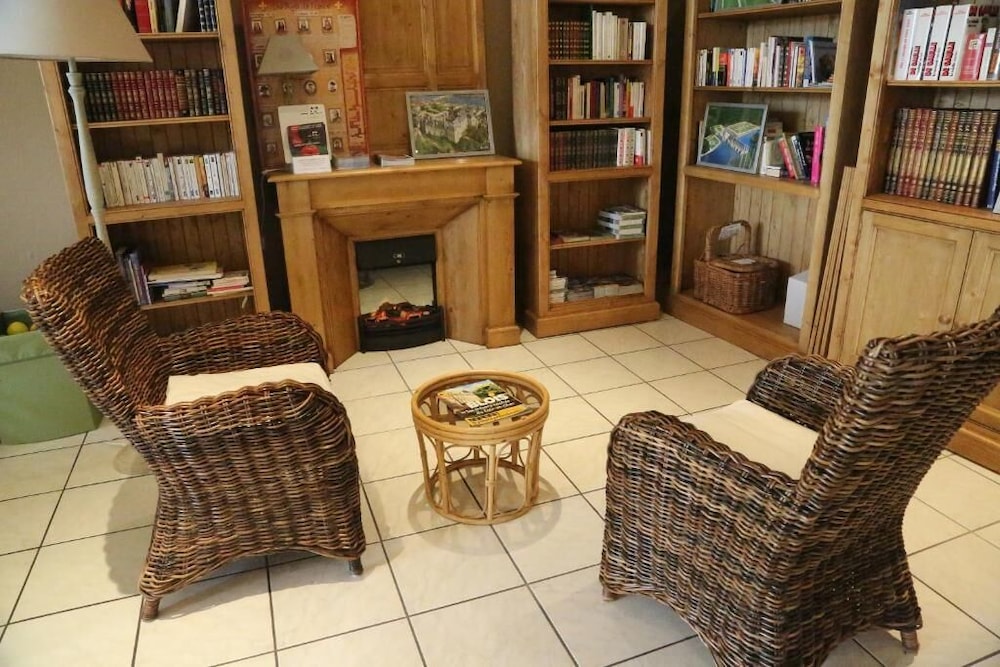 Logis Hotel Louise De Savoie