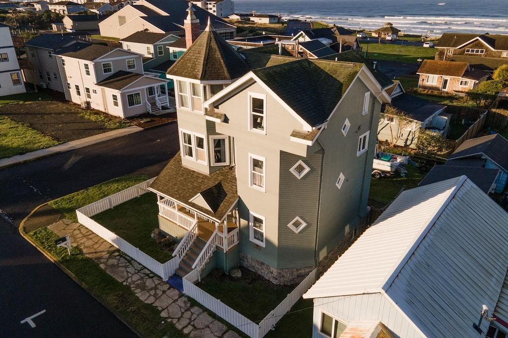 Endeavour House — 4-Star Luxury Hotel in Newport, United States