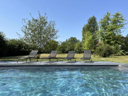 L'Oasis Familiale Piscine Parking 10 pers - last minute hotel in Unknown City
