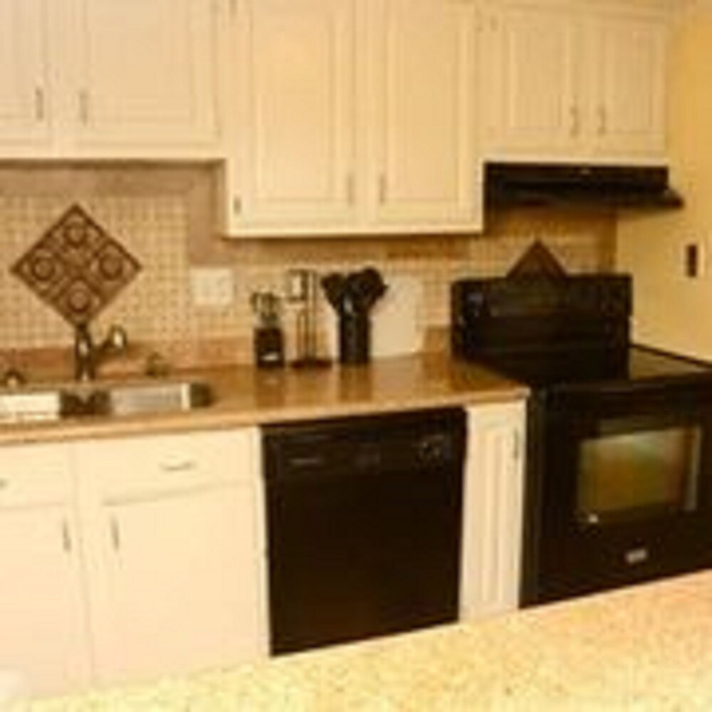 Holiday Towers by Elliott Beach Rentals - photo 9
