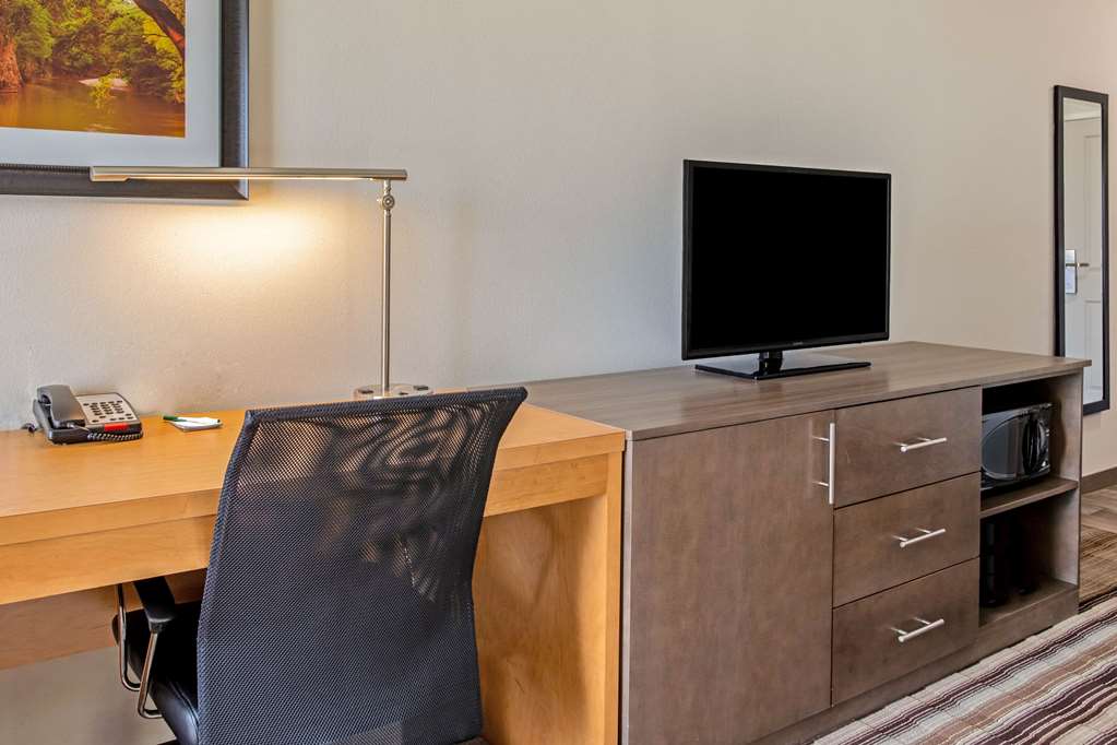 La Quinta Inn & Suites by Wyndham Paducah - photo 21
