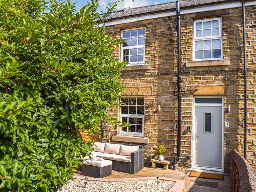 Yorkshire Cottage — 4-Star Luxury Hotel in Clayton West, United Kingdom