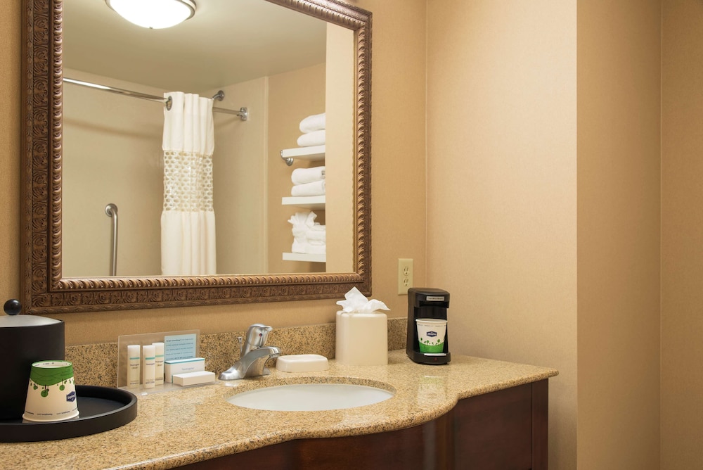 Hampton Inn & Suites Bloomington Normal - photo 11