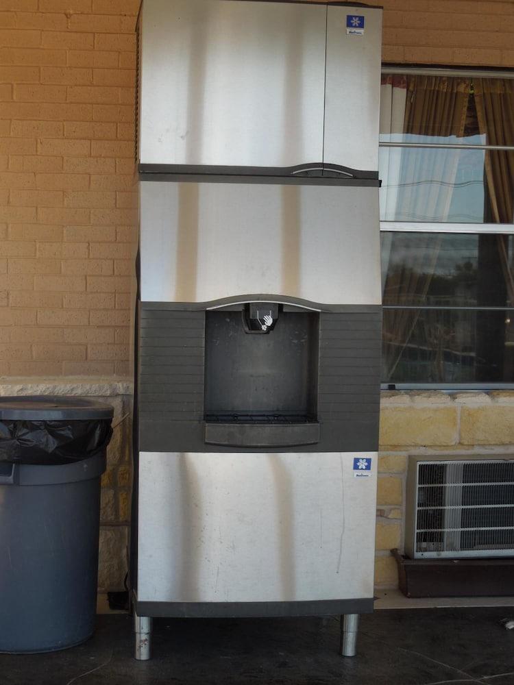 Relax Inn Mineral Wells - photo 24