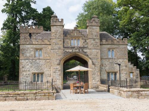 Castle Gatehouse — 4-Star Luxury Hotel in Winchcombe, United Kingdom