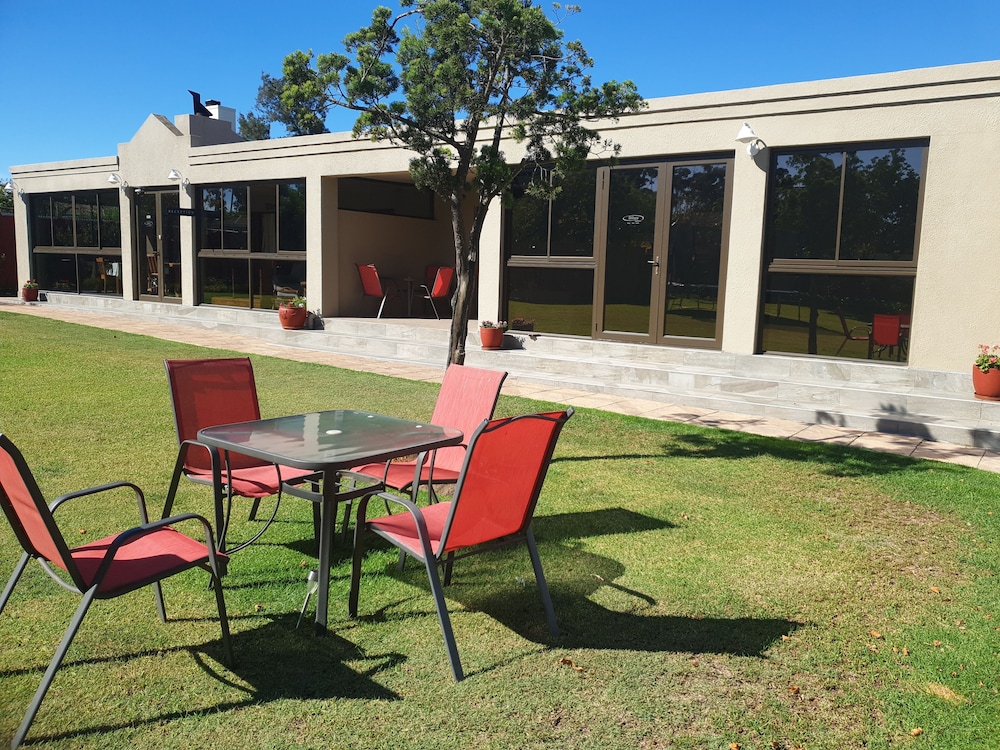 Dilisca Guesthouse — 4-Star Luxury Hotel in Cape Town, South Africa
