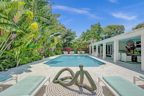 New Waterfront Heated Pool Fishing Pier Designer Touches 2mi to Beach in Fort Lauderdale, United States