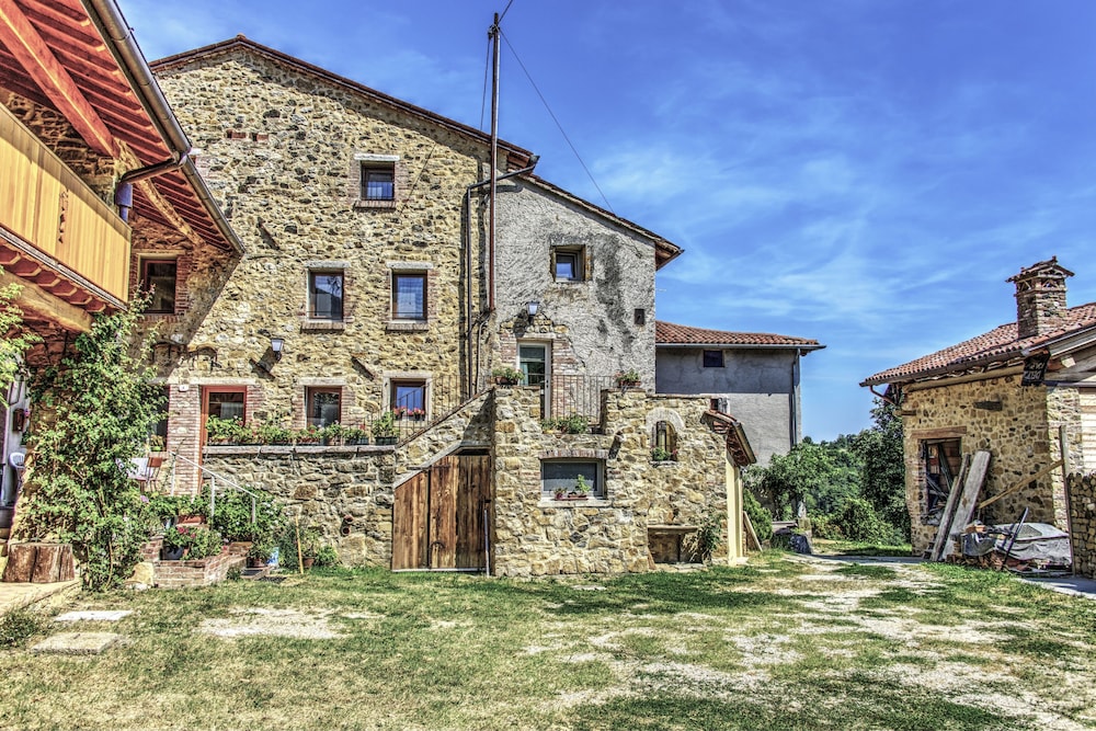 Agriturismo Antico Borgo — 4-Star Luxury Hotel in Marostica, Italy