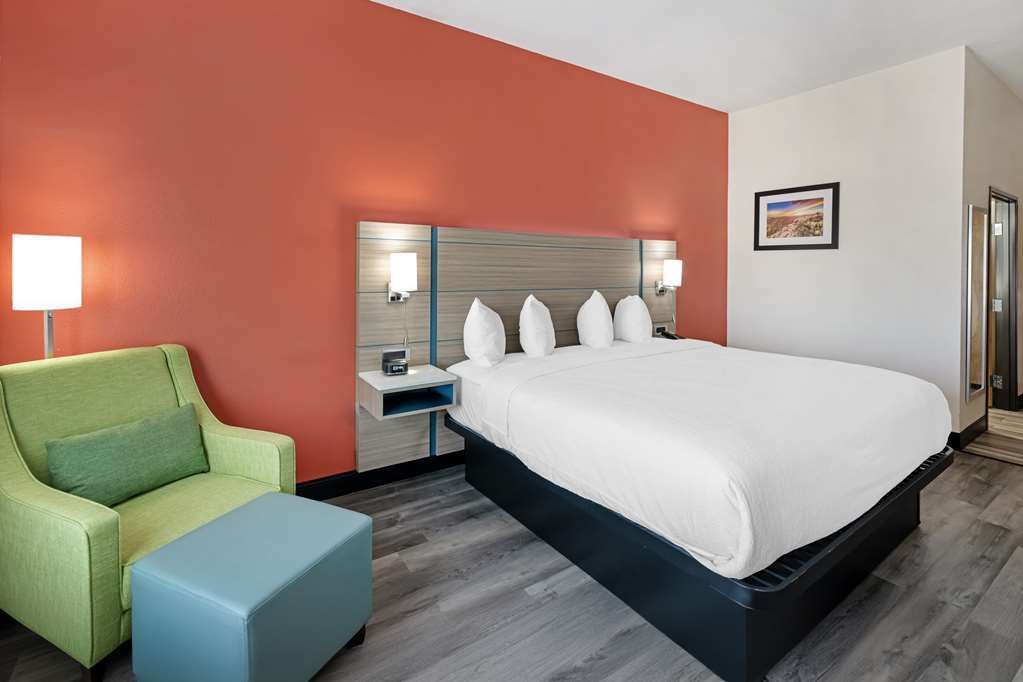 Best Western Plus Executive Residency Carlsbad Hotel - photo 20