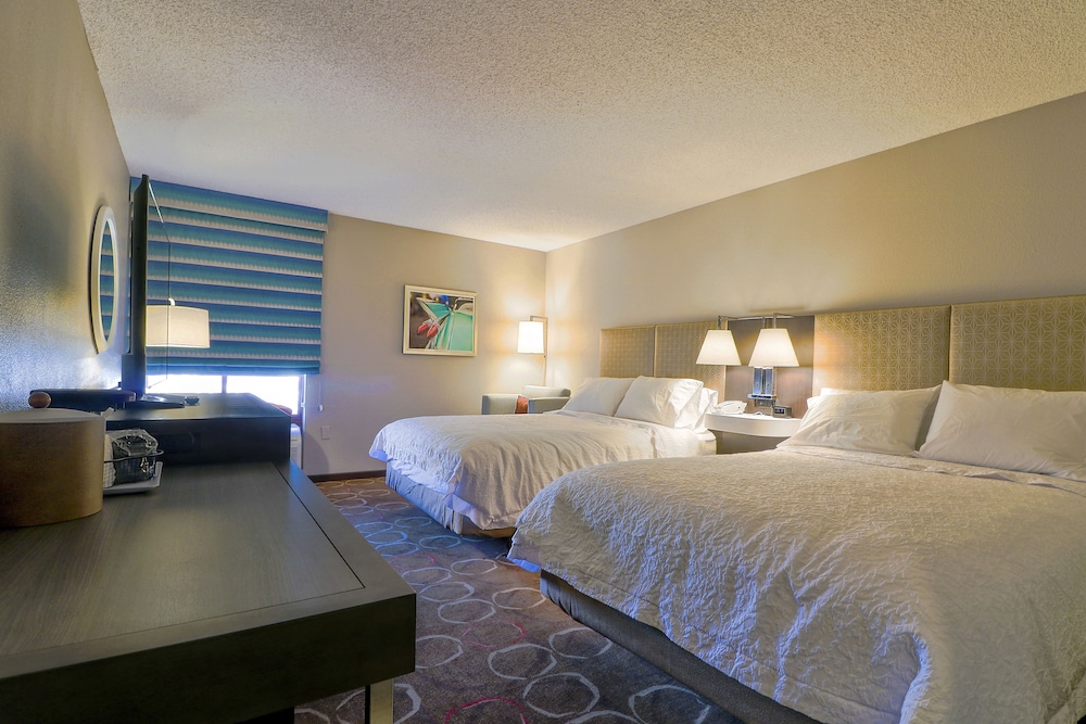 Hampton Inn Tropicana - photo 11