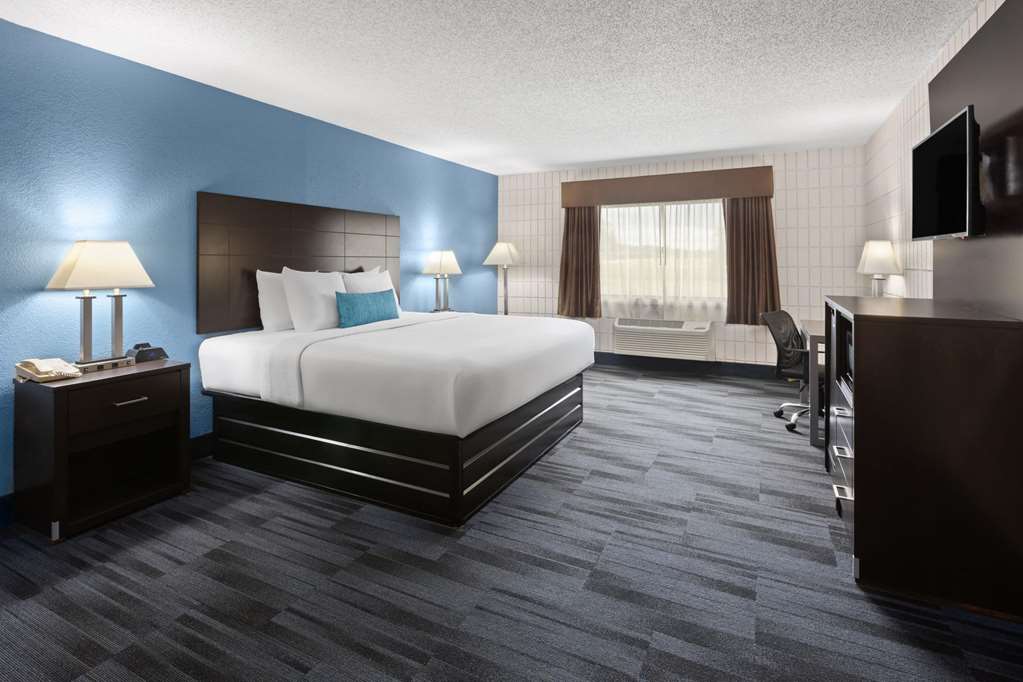 Baymont Inn and Suites by Wyndham Farmington MO - photo 13