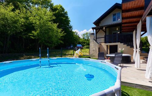 2 Bedroom Amazing Home In Donja Lomnica — 4-Star Luxury Hotel in Donja Lomnica, Croatia