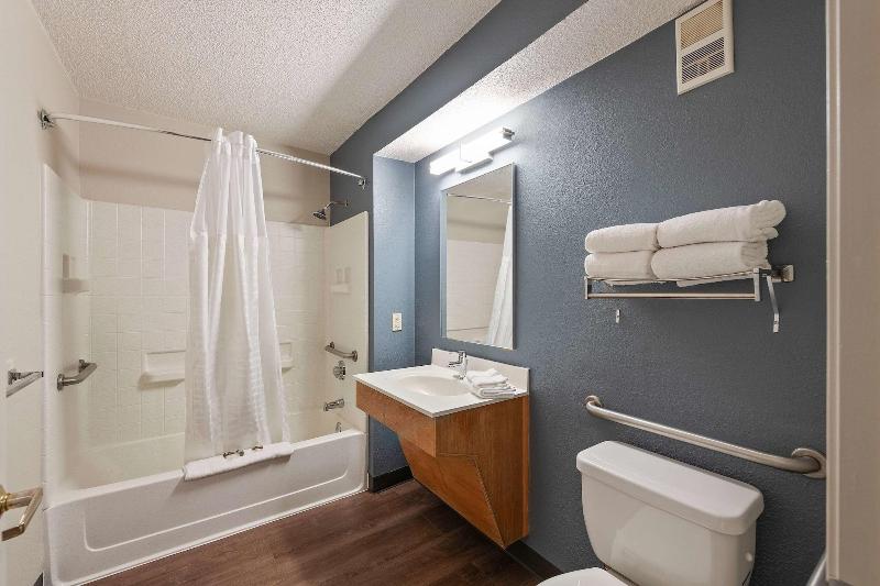 Extended Stay America Charlotte University Place E. McCullough Dr. - photo 26