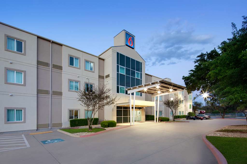 Motel 6 San Antonio TX Airport - featured photo
