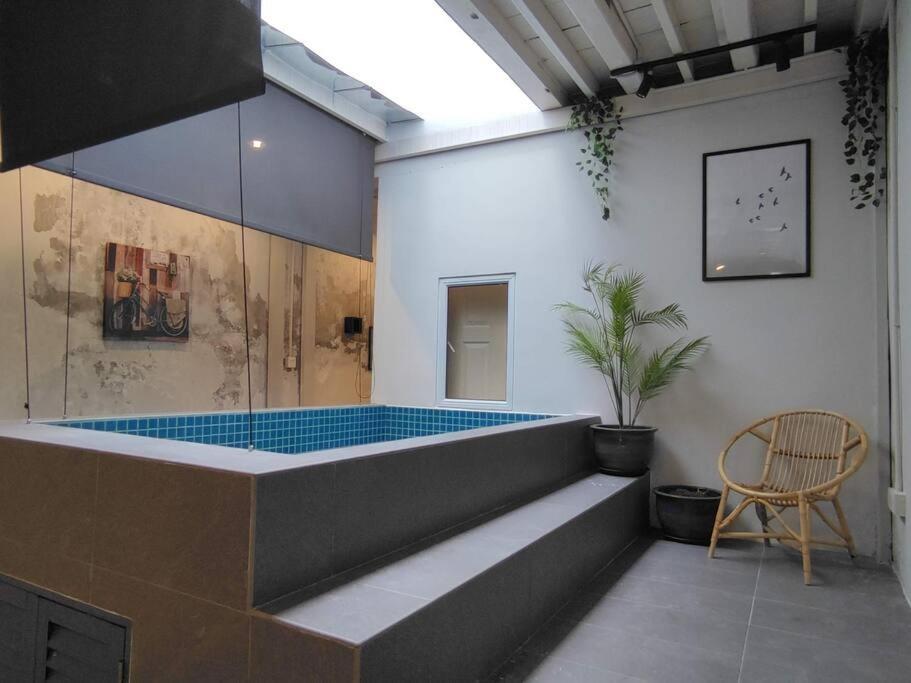 Heritage House 4BR with Dipping Pool Central Location Near Street Art 45 — 4-Star Luxury Hotel in George Town, Malaysia