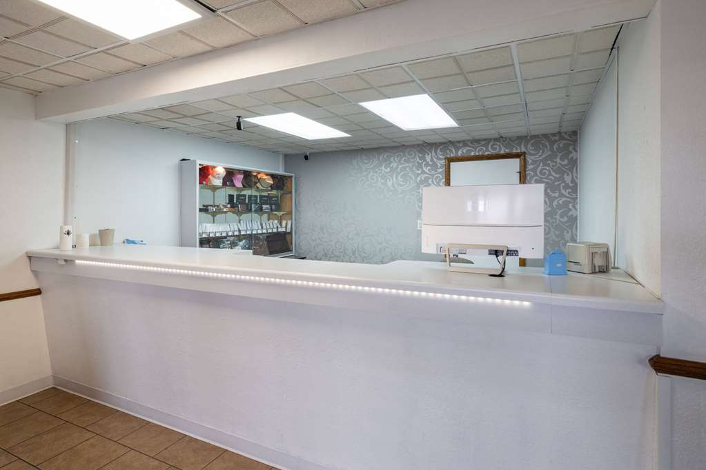 Travelodge by Wyndham Merrill - photo 4